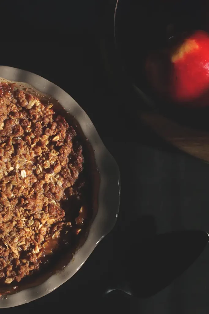 Apple crisp in pie pan