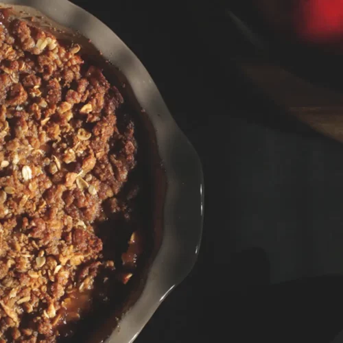 Apple crisp in pie pan