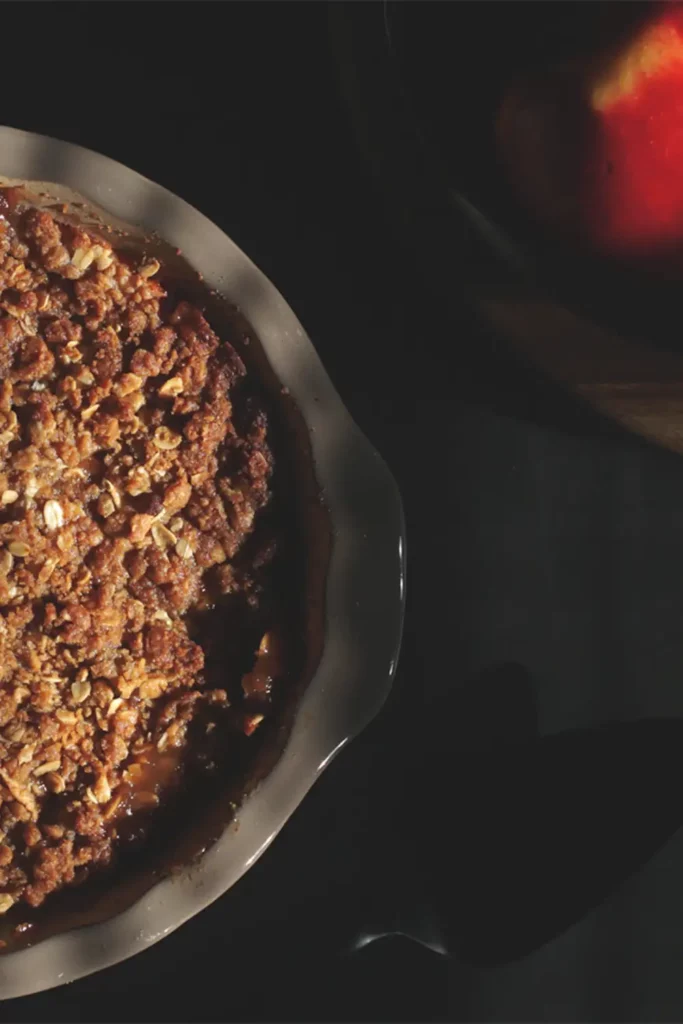 Apple crisp in pie pan